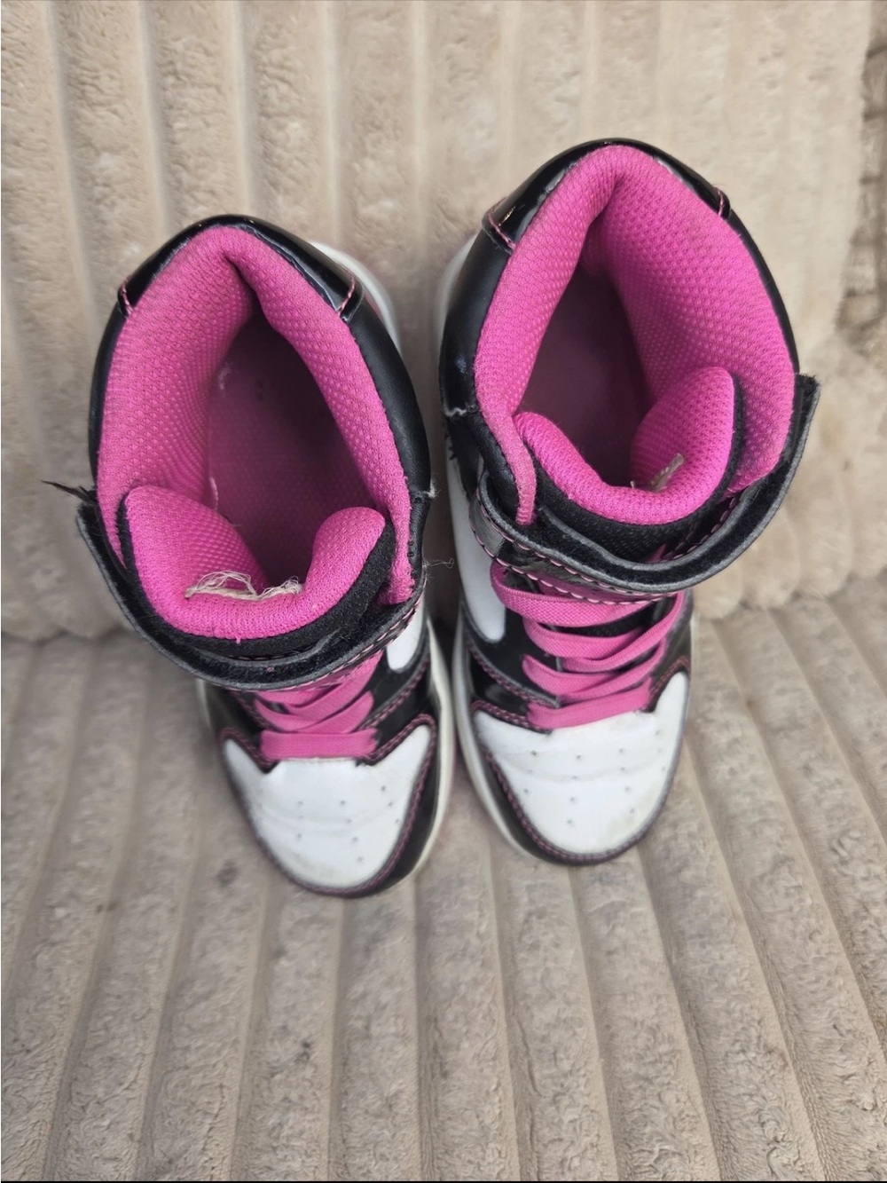 Hello Kitty Girls High Top Sneakers Black Pink White  Shoes Size 12 (Little Kid) - Picture 8 of 10